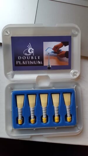 Boite de protection + 5 anches chanter G1